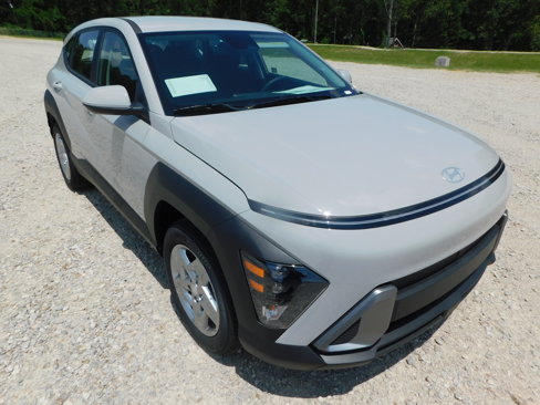 New 2025 Hyundai Kona SE image 3