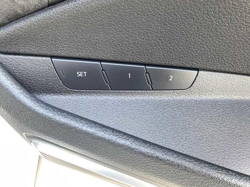 Used 2021 Audi e-tron Prestige w/ Prestige Package image 31