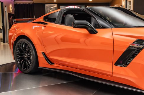 Used 2019 Chevrolet Corvette Z06 w/ Z07 Performance Package image 23