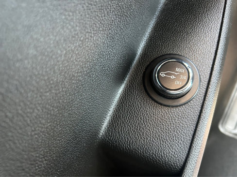 Used 2022 Chevrolet Traverse LT image 26