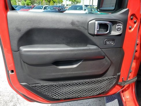 Used 2018 Jeep Wrangler Unlimited Sahara image 19
