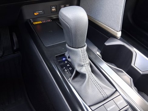 Used 2025 Toyota Camry LE image 23
