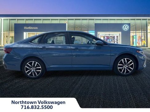 Certified 2025 Volkswagen Jetta SE image 2