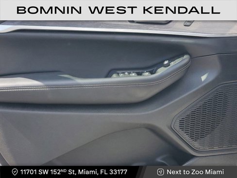 Used 2025 Jeep Grand Cherokee Limited w/ Black Appearance Package image 14