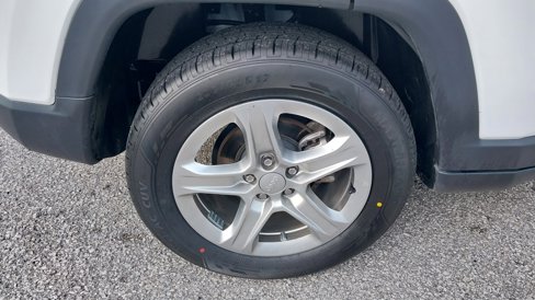 Certified 2024 Jeep Compass Latitude image 12