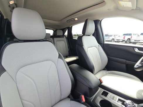 Used 2025 Ford Escape Platinum w/ Premium Technology Package image 20