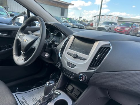 Used 2017 Chevrolet Cruze LS image 9