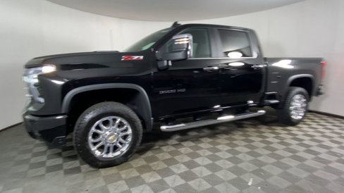 New 2025 Chevrolet Silverado 3500 LT w/ Z71 Chrome Sport Edition image 6