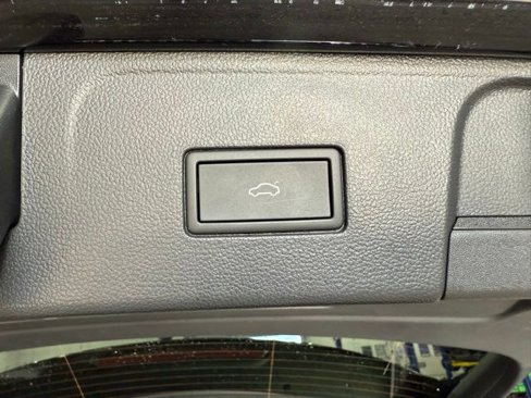 Certified 2025 Volkswagen Atlas SEL image 32