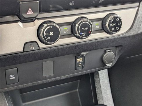Used 2018 Toyota Tacoma SR image 14