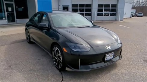 Used 2024 Hyundai Ioniq 6 SEL image 2