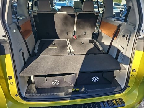 Used 2025 Volkswagen ID. Buzz 1st Edition image 4