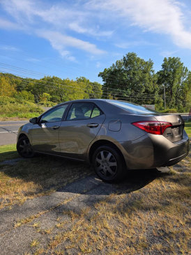 Used 2017 Toyota Corolla LE image 28