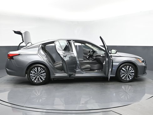 Used 2024 Nissan Altima 2.5 SV image 28