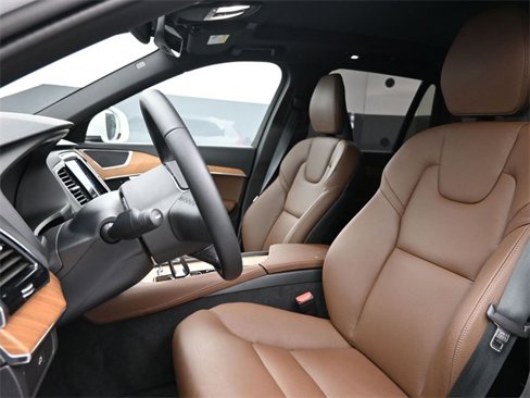 Used 2024 Volvo XC90 B6 Plus w/ Protection Package image 9