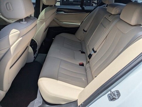 Used 2023 BMW 530e w/ Convenience Package image 13
