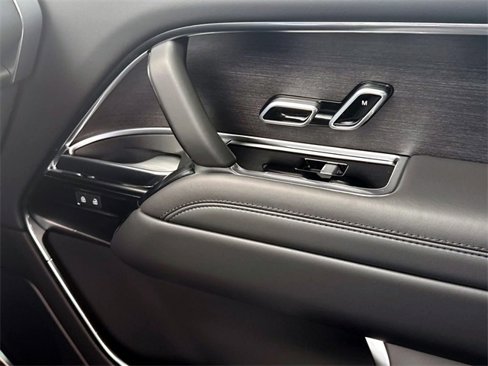 New 2025 Land Rover Range Rover SE image 19