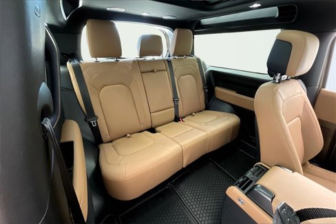 New 2025 Land Rover Defender 90 X-Dynamic SE image 9