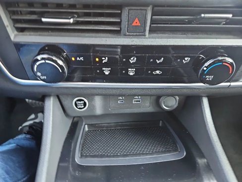 Used 2023 Nissan Rogue S image 11