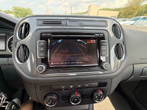 Used 2015 Volkswagen Tiguan S image 30
