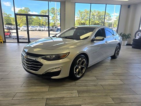Used 2020 Chevrolet Malibu LT image 3
