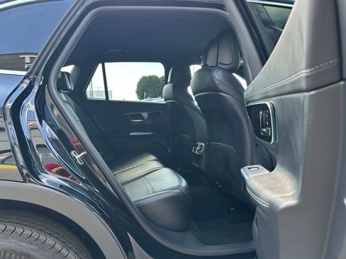 Used 2024 Mercedes-Benz GLC 300 4MATIC image 32