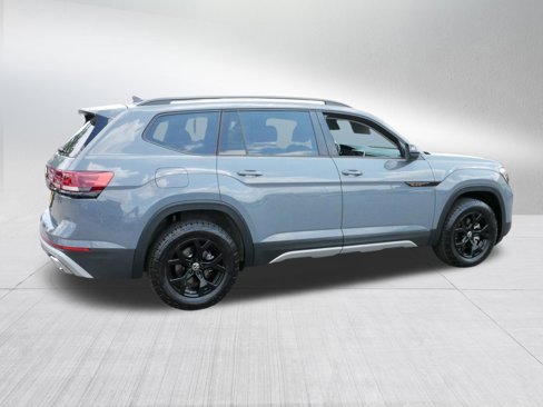 Used 2025 Volkswagen Atlas Peak Edition SE image 7