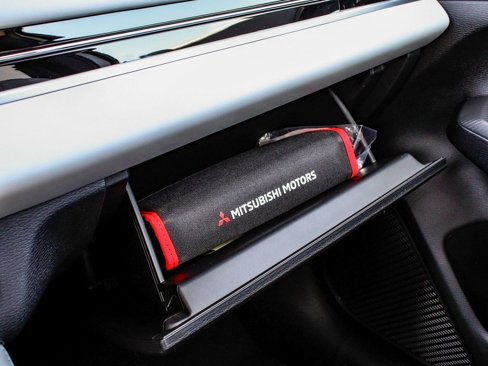 New 2025 Mitsubishi Outlander SE image 18
