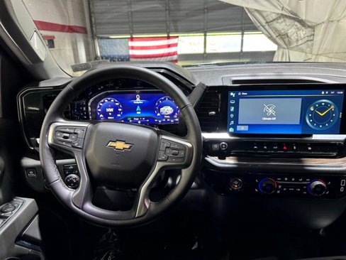 Used 2024 Chevrolet Silverado 1500 LT image 16