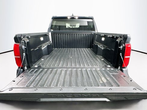 Used 2025 Toyota Tacoma TRD Off-Road image 29