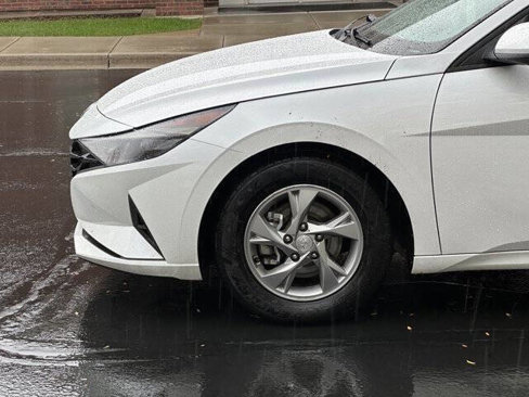 Used 2021 Hyundai Elantra SE image 11