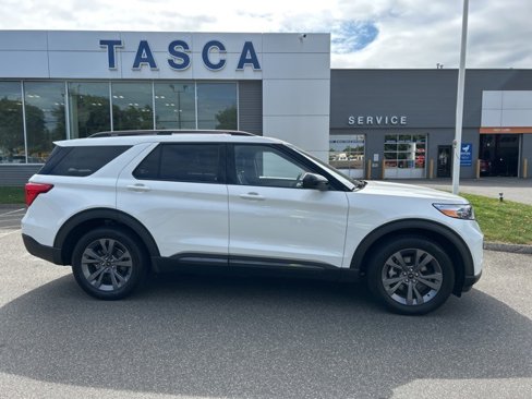 Used 2022 Ford Explorer XLT w/ Equipment Group 202A image 8