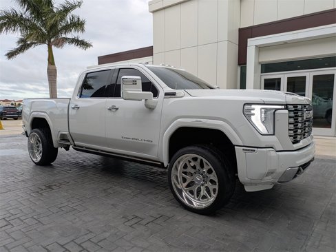 Used 2024 GMC Sierra 2500 Denali Ultimate image 3