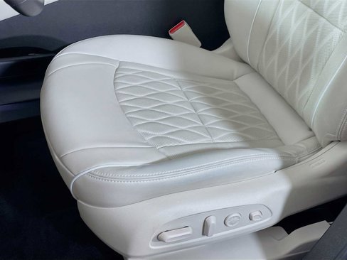 Used 2024 Buick Enclave Avenir w/ Avenir Technology Package image 18