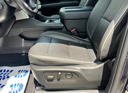 Used 2023 Chevrolet Suburban Premier image 10