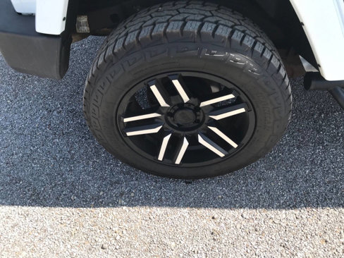 Used 2014 Jeep Wrangler Unlimited Sahara w/ Connectivity Group image 31
