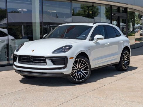 Certified 2025 Porsche Macan image 1