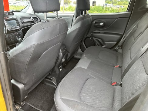 Used 2018 Jeep Renegade Altitude w/ Popular Equipment Group image 16