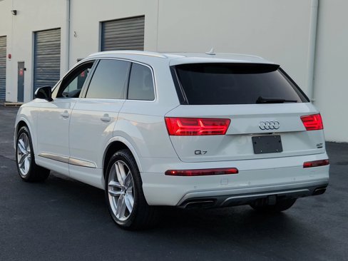 Used 2017 Audi Q7 3.0T Prestige w/ Prestige Package image 3