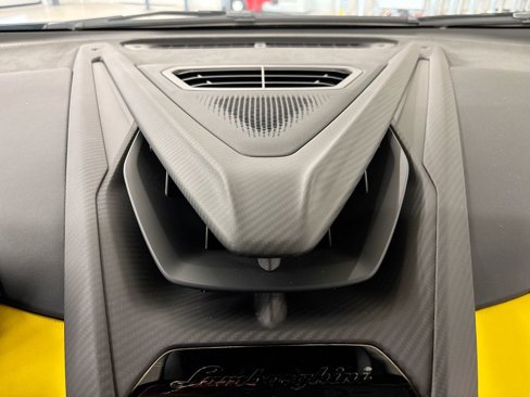Used 2024 Lamborghini Revuelto image 20