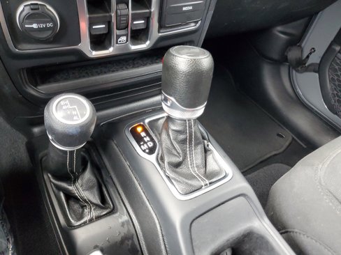 Used 2023 Jeep Wrangler Sahara image 25