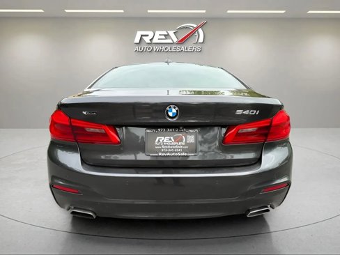 Used 2018 BMW 540i xDrive w/ M Sport Package image 4