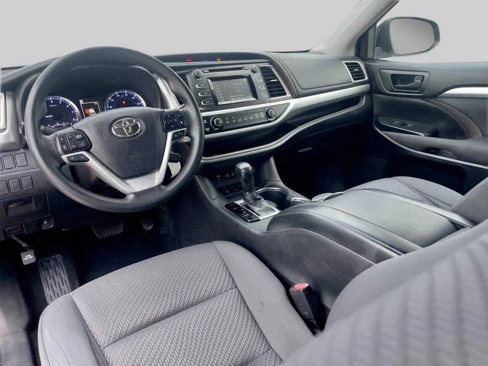 Used 2018 Toyota Highlander FWD V6 image 15
