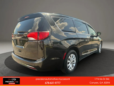 Used 2017 Chrysler Pacifica Touring-L image 6
