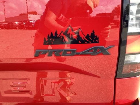 Used 2024 Nissan Frontier PRO-4X w/ Pro Premium Package image 12