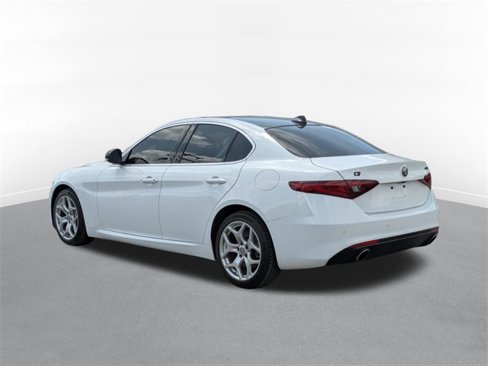 Used 2021 Alfa Romeo Giulia Ti image 4