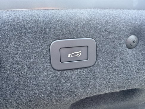 Used 2024 Jaguar XF R-Dynamic SE image 42