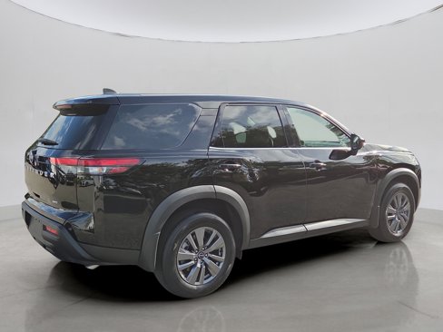 Used 2025 Nissan Pathfinder S image 3