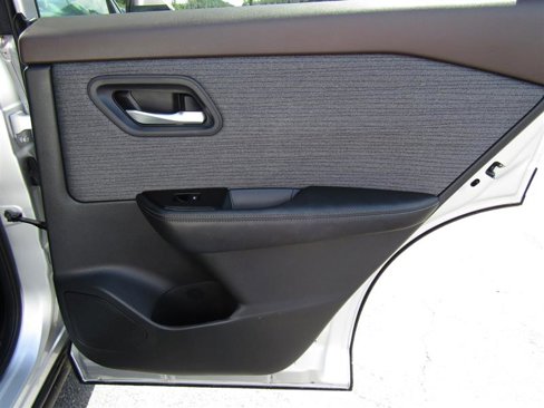 Used 2022 Nissan Rogue SV image 32