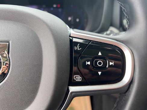 Certified 2025 Volvo XC60 B5 Plus image 18